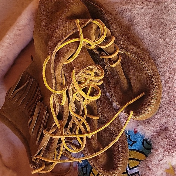 Minnetonka tall fringe boots - Picture 2 of 5